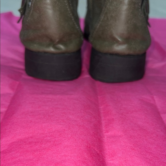 Chic Olive Lace-Up Ankle Boots - Picture 6 of 6